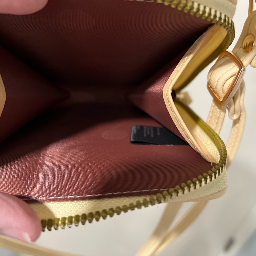 NWOT Elegant light yellow Crossbody Bag with Gold Accent - Picture 11 of 14